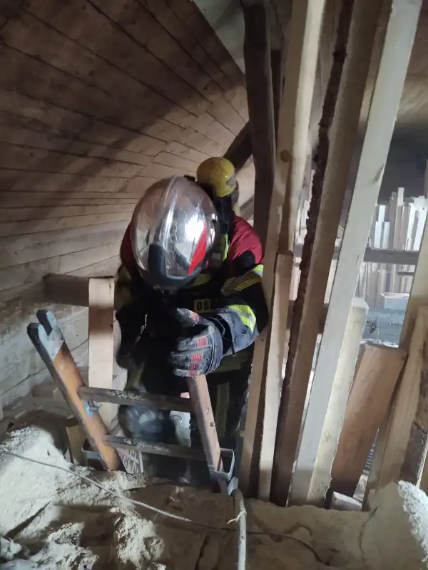 Pożar w zakładzie stolarskim w Chełmcu