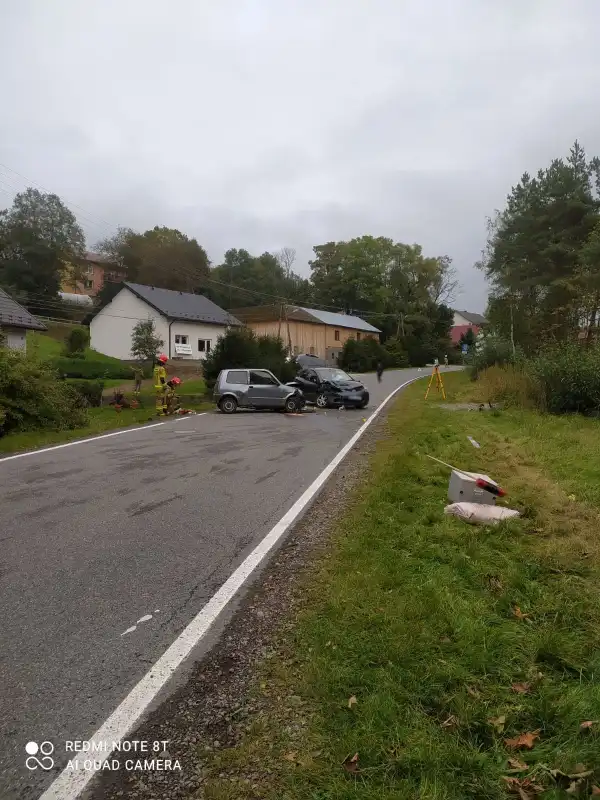 Wypadek drogowy w Boguszy. Dwie osoby trafiły do szpitala