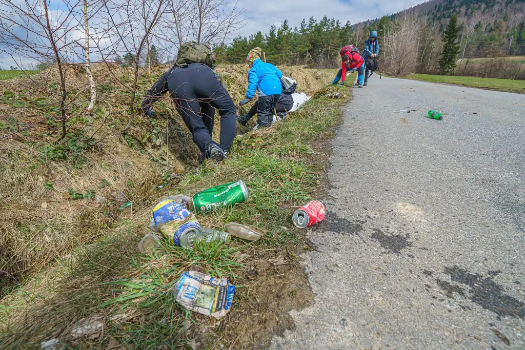 Akcja „Dbam o Sądeckie”: Pokonali blisko 14 km i zebrali 19 worków śmieci o pojemności 80 litrów