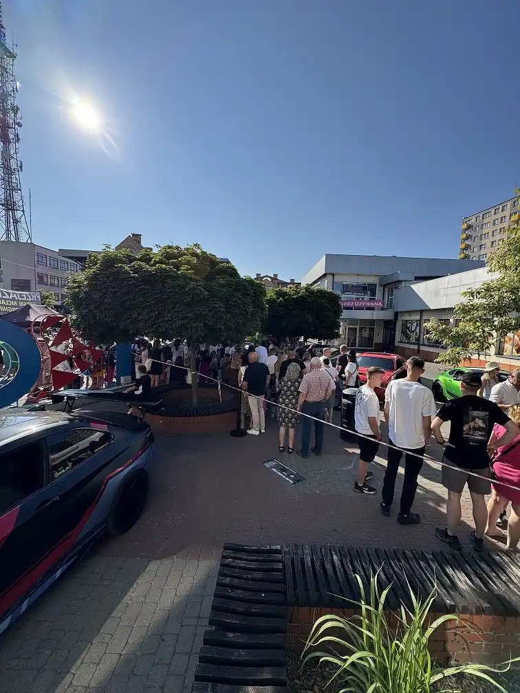 Ferrari, Lamborghini i szczytny cel. Super samochody spełniają marzenia dzieci i zbierają pieniądze na karetki. Już w ten piątek i sobotę w Bochni