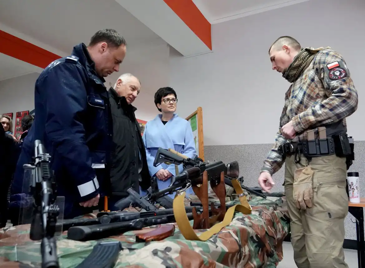 ZS w Marcinkowicach: będzie internat, strzelnica i świetne warunki do nauki. Mundury czekają na ósmoklasistów