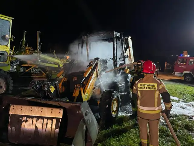 Strażacy gasili pożar maszyny drogowej w Piorunce