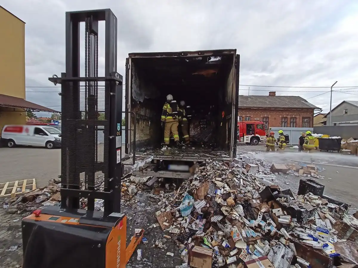 Nowy Sącz: Pożar ciężarówki przewożącej leki