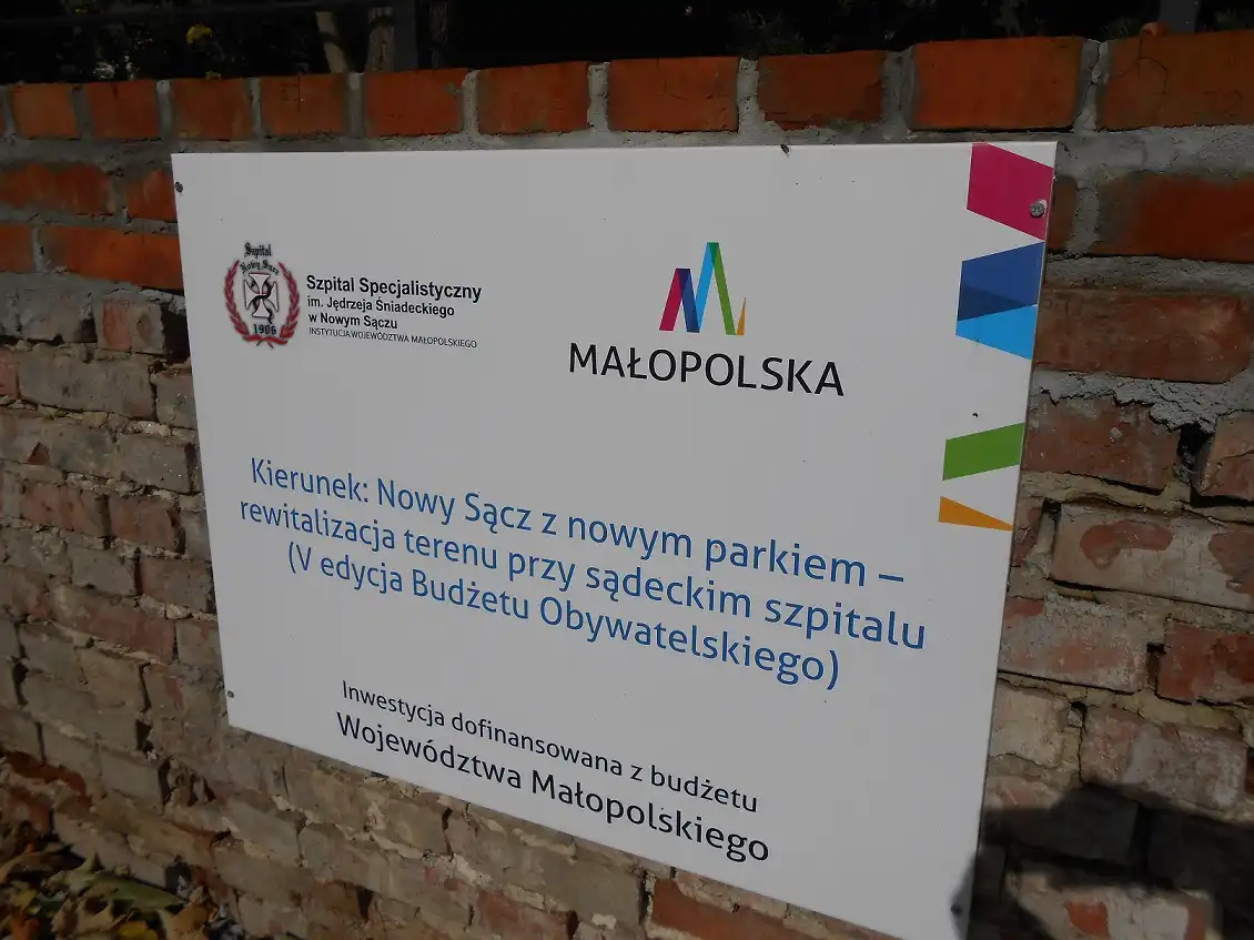 Teren przy sądeckim szpitalu zrewitalizowany