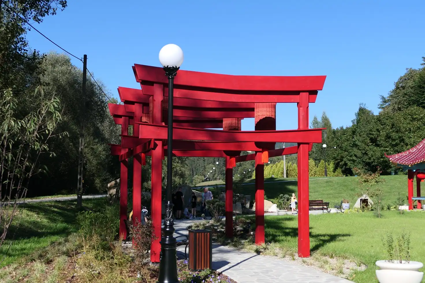 Muszyna: Szykują się opłaty w popularnych ogrodach. Barierki i bramki już stoją