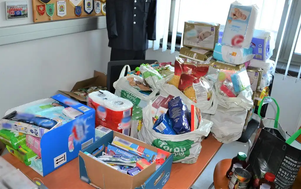 Sądeccy policjanci zebrali dary i przygotowują paczki dla mieszkańców Ukrainy