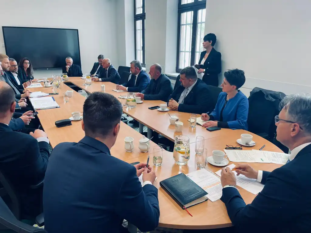 Posiedzenie Parlamentarnego Zespołu ds. Rozwiązań Komunikacyjnych w Małopolsce. Dyskutowano m.in. o "Sądeczance"