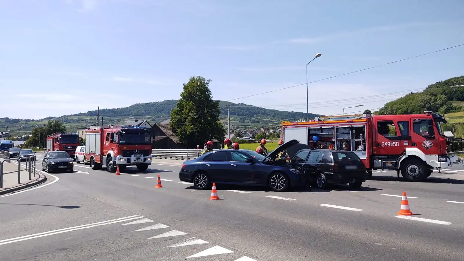 Wypadek w Tęgoborzy. Zderzyły się dwa auta osobowe. Jedna osoba poszkodowana