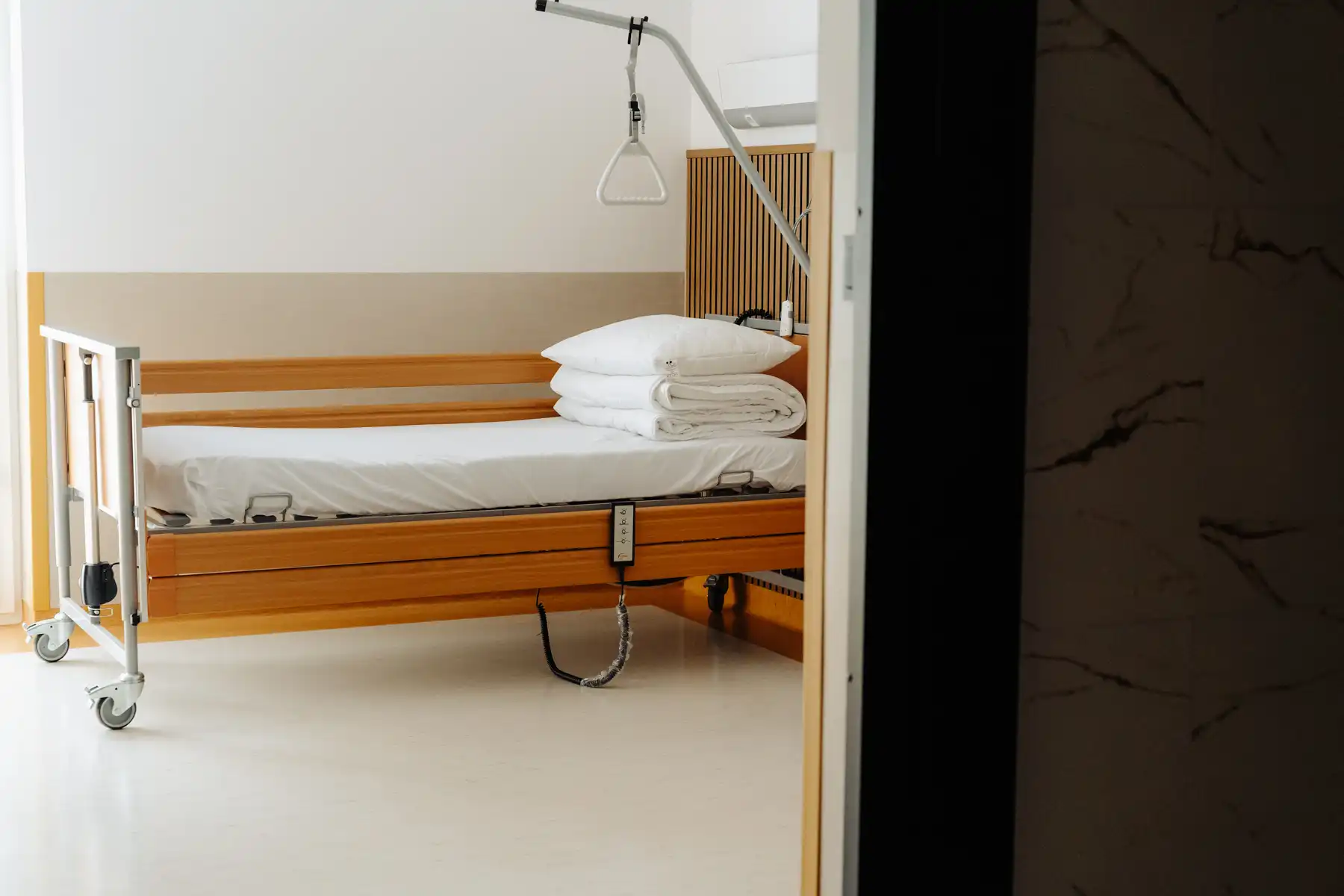 Wielkie serca dla wielkich potrzeb. Największe hospicjum w Małopolsce powstało w Stróżach