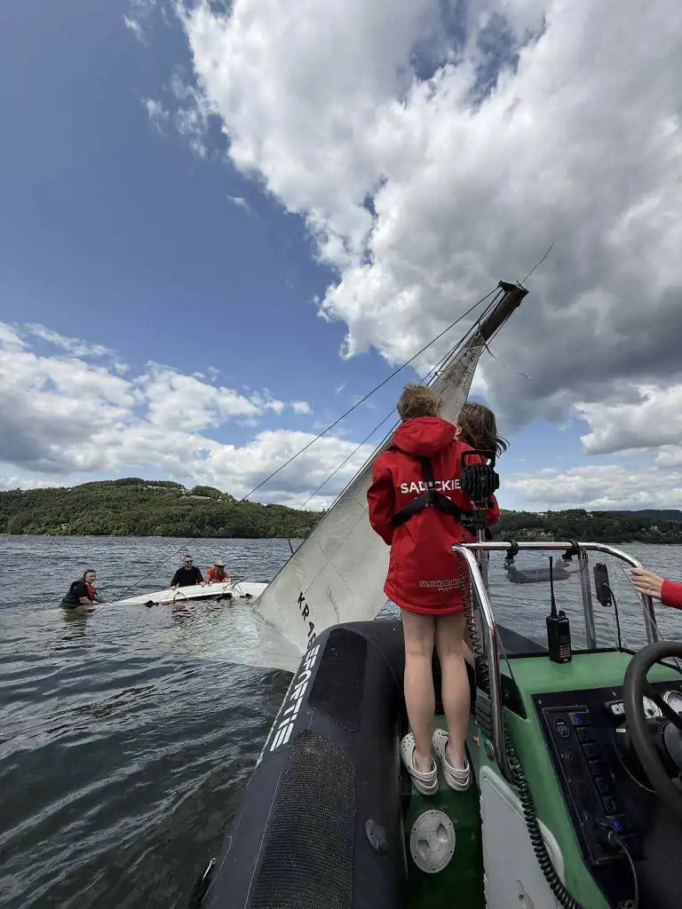 Awaria śruby i wywrotka żaglówki. Sądeckie WOPR w akcji