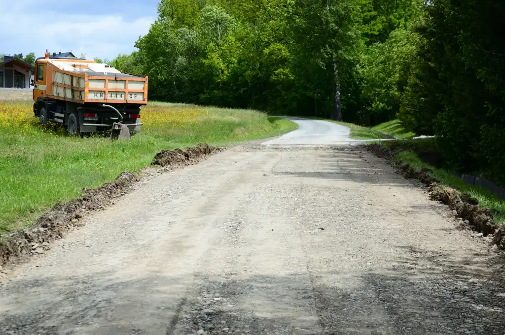 Chomranice: Ruszył remont drogi gminnej Małe Podchełmie