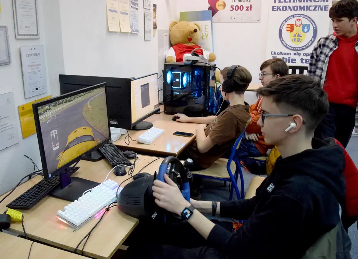 Uczniowie ZSP w Krynicy-Zdroju uczestniczyli w wieczorze gier komputerowych
