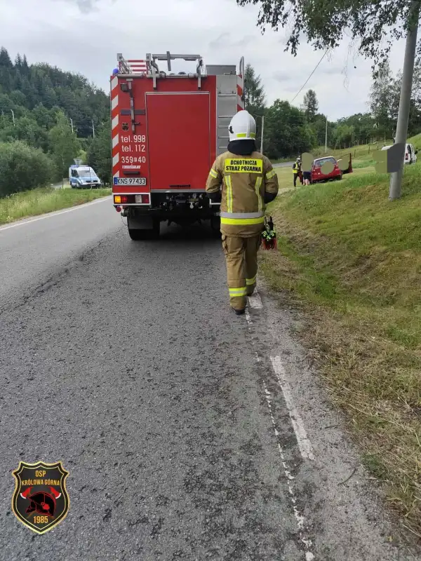 Królowa Górna: Stracił panowanie nad autem. Interweniowały służby ratunkowe