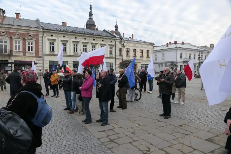 Marsz dla Pokoju w Nowym Sączu. Manifestacja sprzeciwu wobec wojny