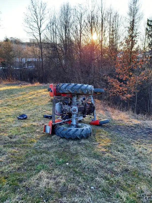 Krasne Potockie: Wypadek podczas prac gospodarczych. Ciągnik rolniczy przygniótł 19-latka