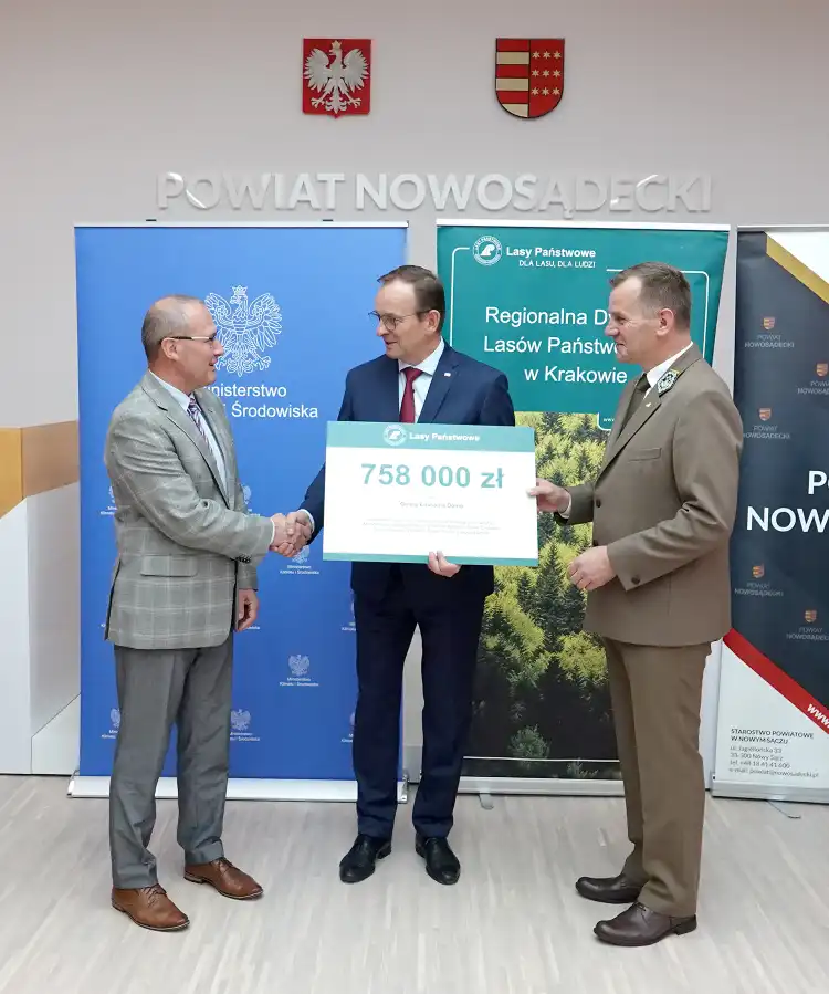 Gmina Łososina Dolna z promesą na modernizację jednej z dróg gminnych