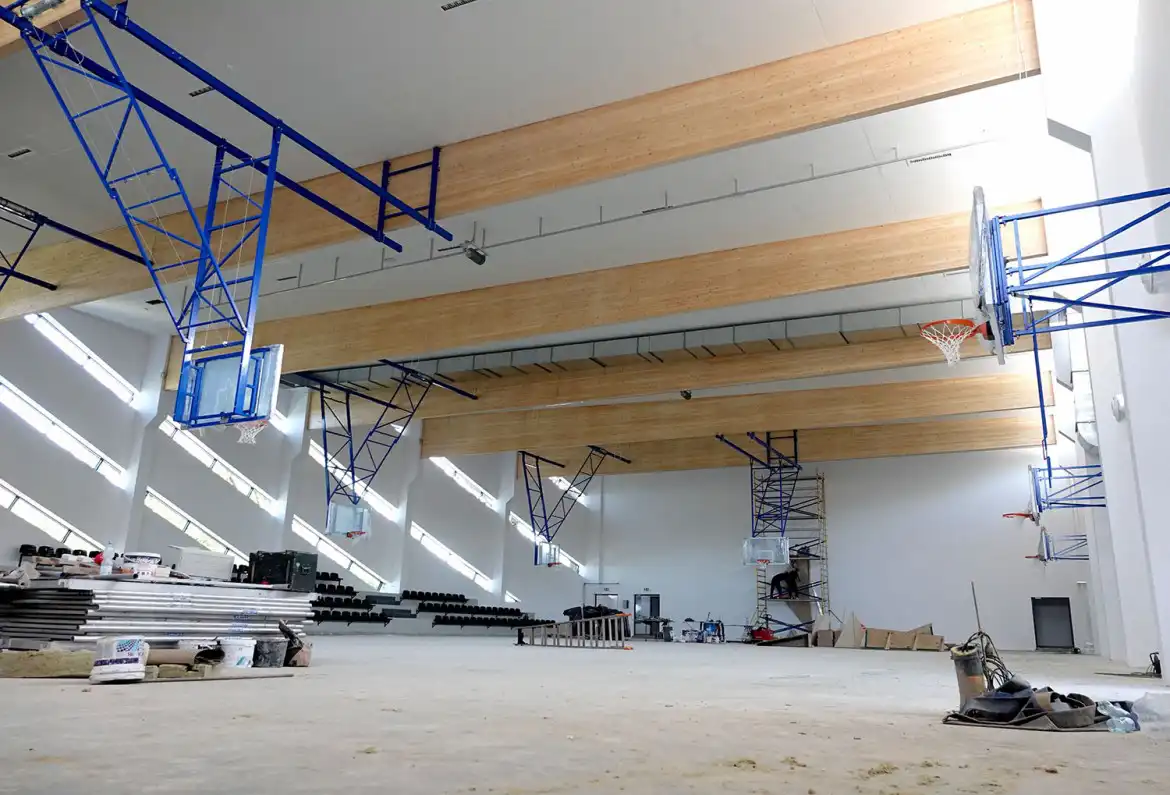 Postępują prace przy budowie hali sportowej ze strzelnicą przy Zespole Szkół w Marcinkowicach