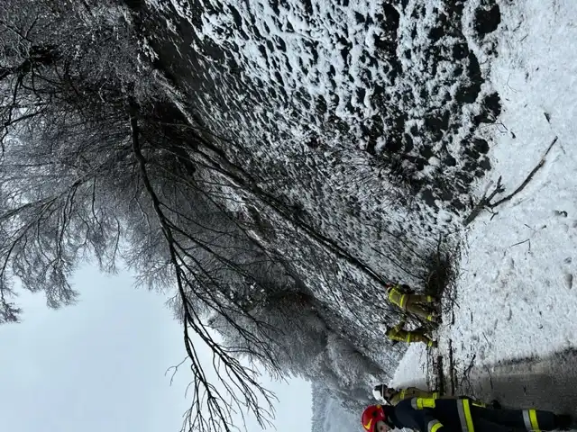 Powrót zimy na Sądecczyźnie. Interweniowali strażacy