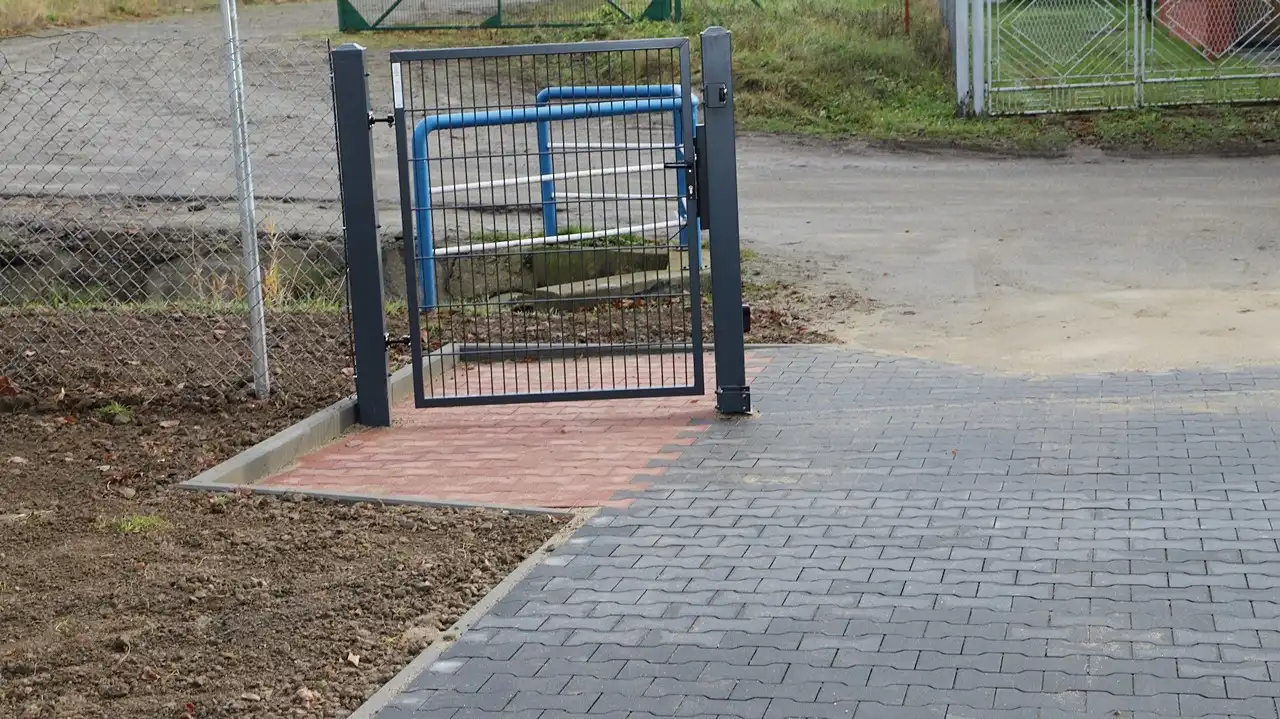 Parking przy szkole w Pisarzowej oddany do użytku mieszkańcom