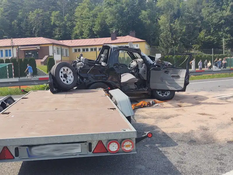 Wypadek na DK75 w Witowicach Dolnych. Jedna osoba była zakleszczona we wraku pojazdu