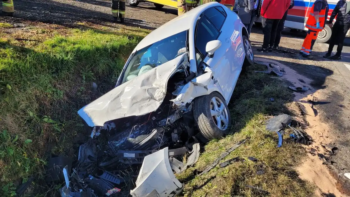 Wypadek w Roztoce Wielkiej. Trzy osoby poszkodowane