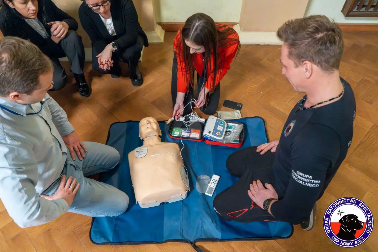 Ratowanie życia w praktyce. Szkolenie OSP Nowy Sącz dla pracowników miasta