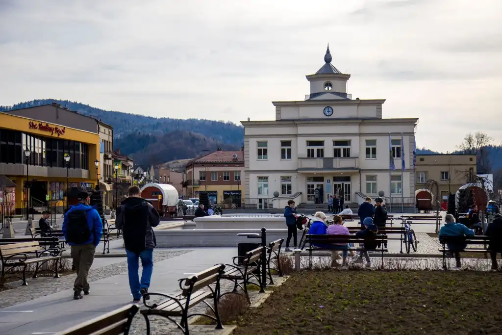 Krokusy i pierwszy dzień wiosny w muszyńskich ogrodach