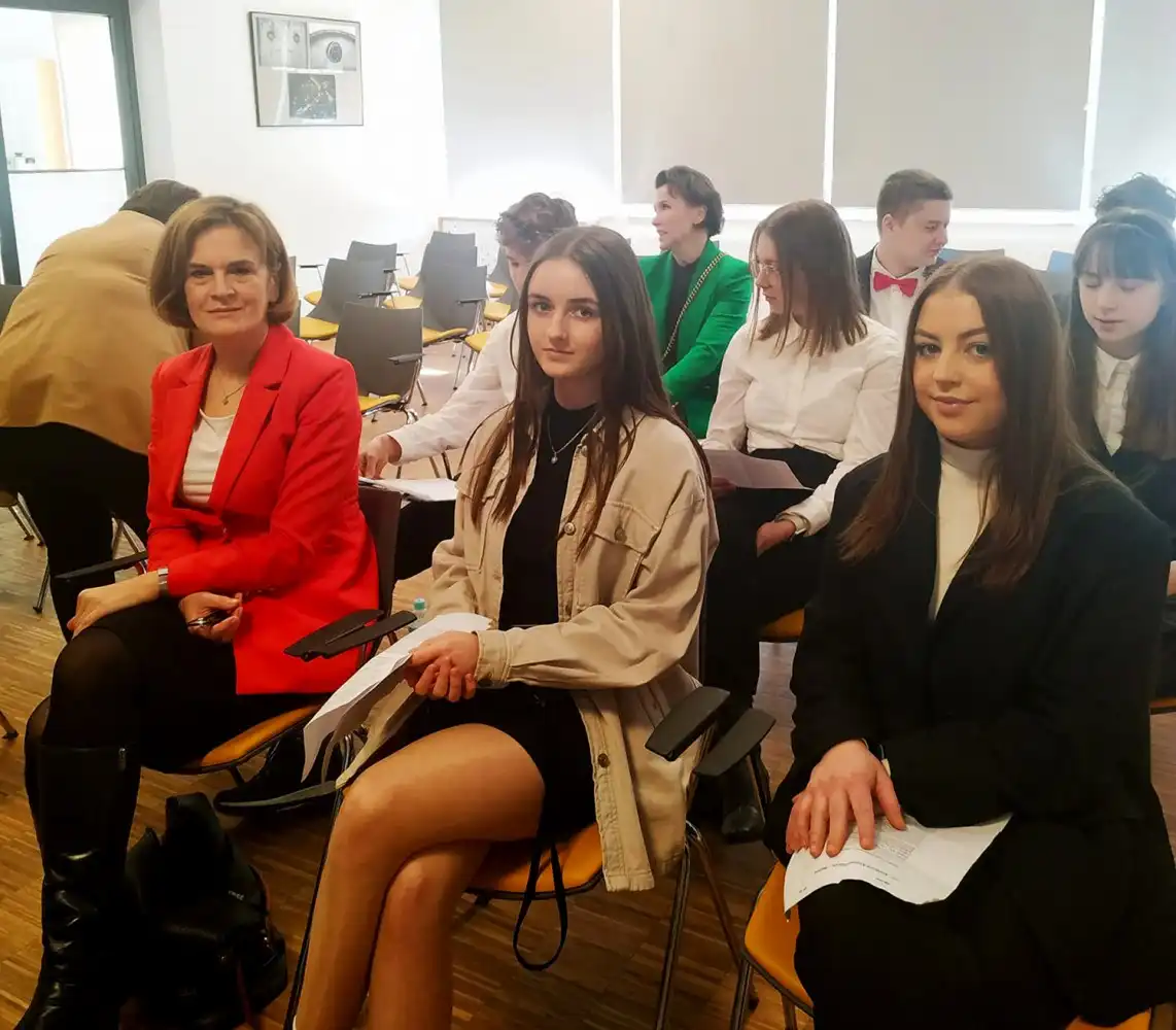 Dwie uczennice z ZS w Łącku wezmą udział w etapie rejonowym Ogólnopolskiego Konkursu Krasomówczego