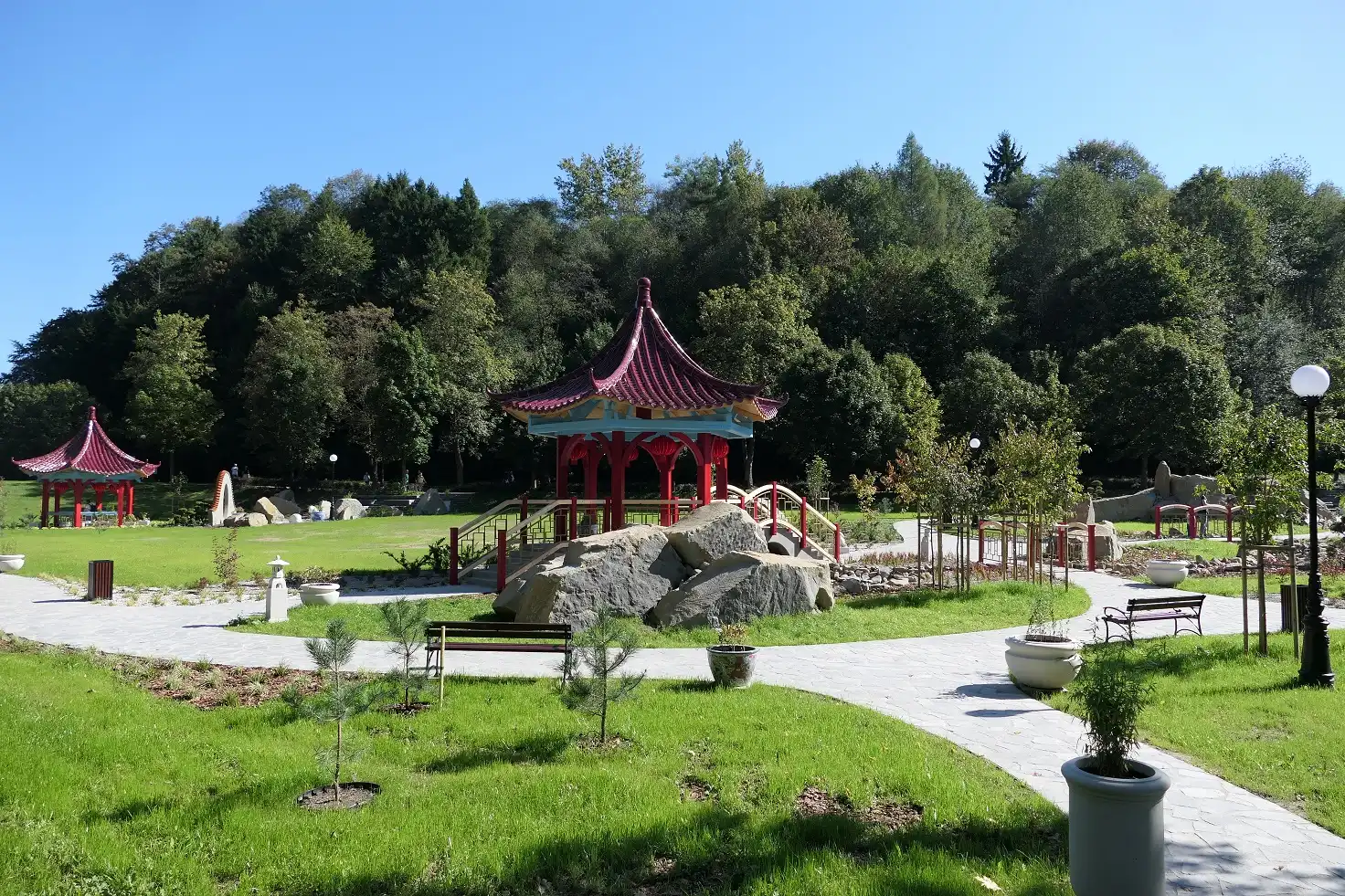 Muszyna: Szykują się opłaty w popularnych ogrodach. Barierki i bramki już stoją