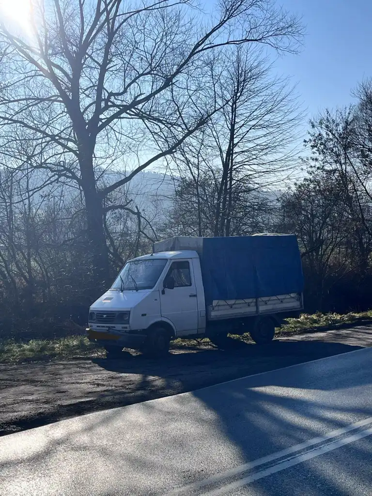 Wypadek drogowy w Siedliskach. Zderzenie dostawczaka z osobówką