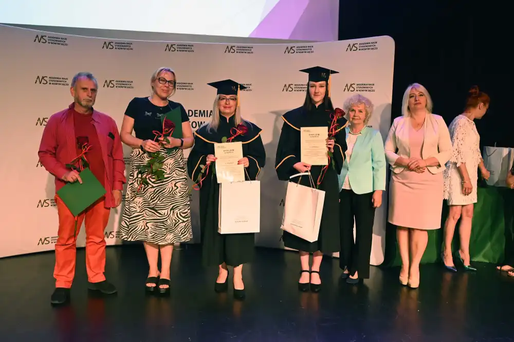 Ponad 100 absolwentów Wydziału Nauk Społecznych i Sztuki ANS otrzymało dyplomy ukończenia studiów licencjackich i magisterskich