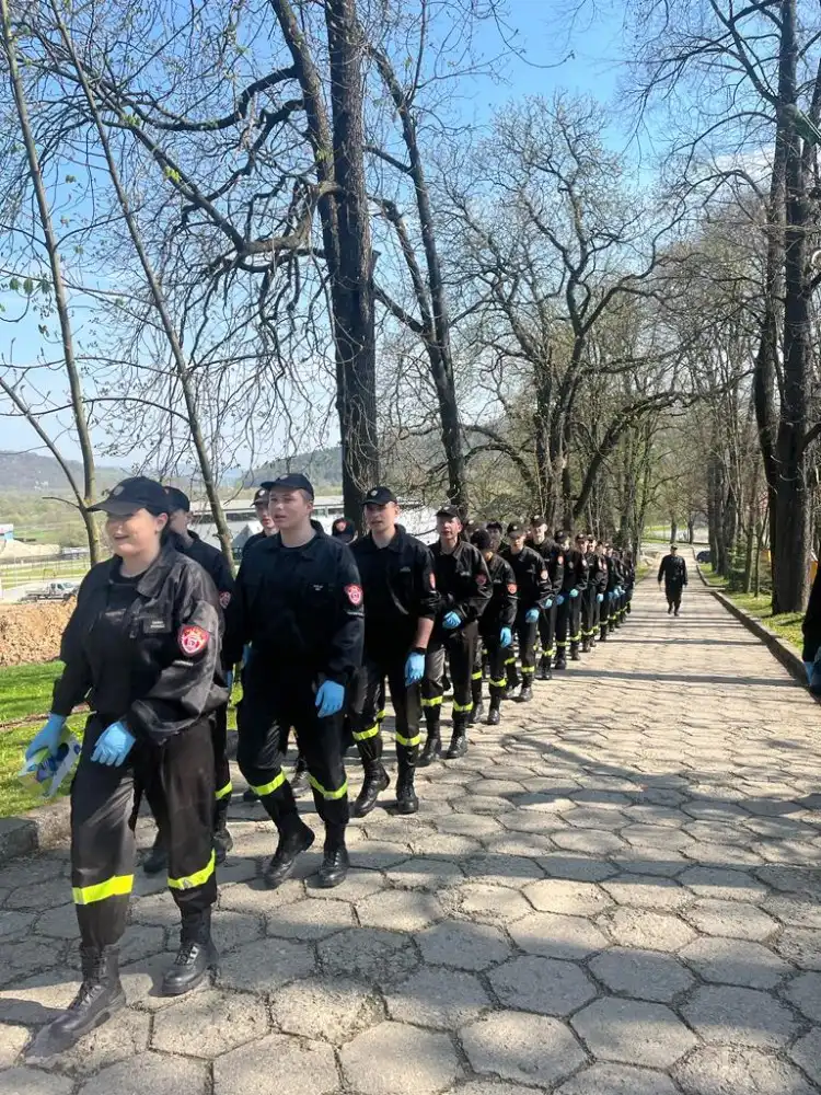 Uczniowie ZS w Marcinkowicach sprzątali dla Polski