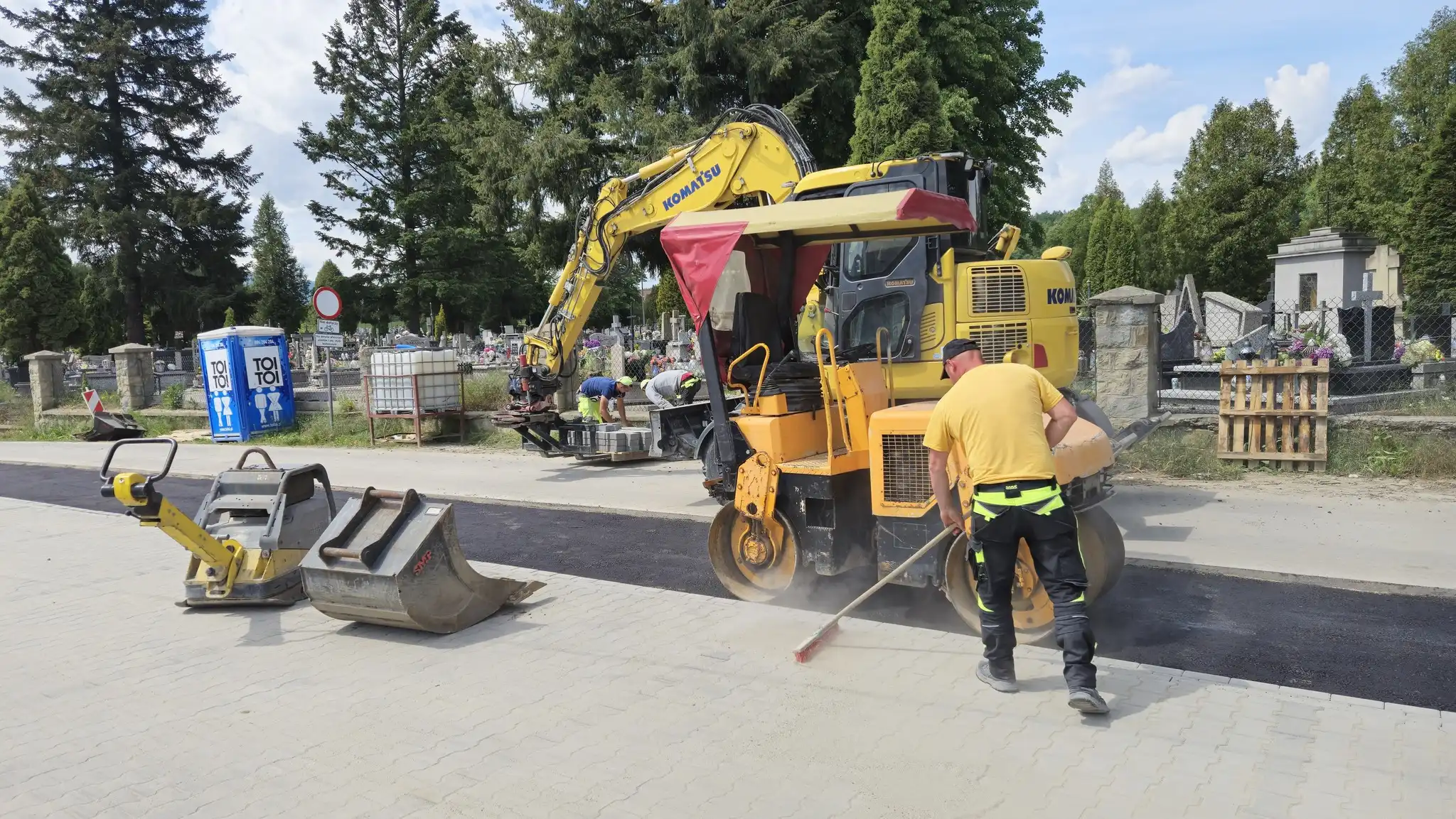 Nowy parking przy cmentarzu w Starym Sączu prawie gotowy