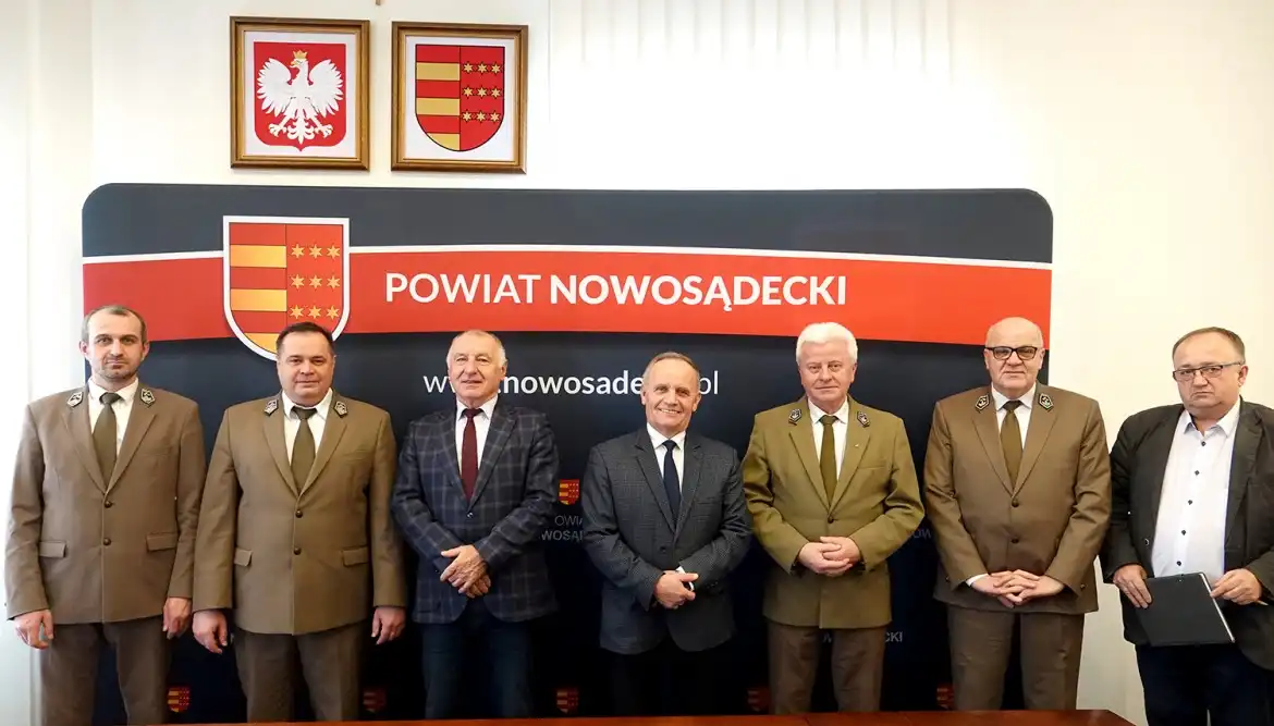 W Starostwie Powiatowym podpisano porozumienie z leśnikami