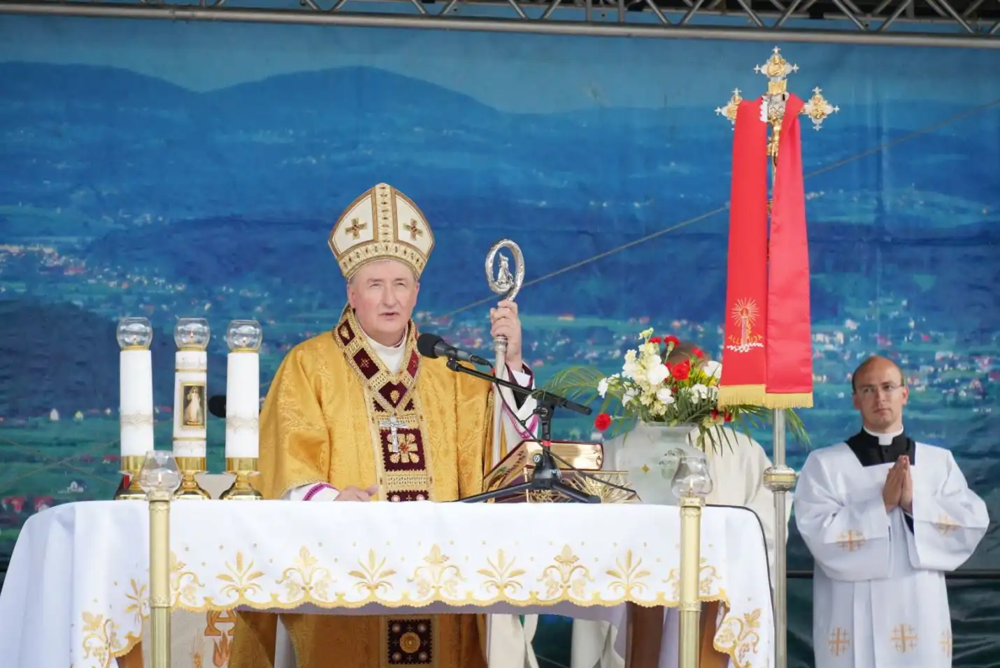 Uroczysta Msza święta regionalna w oprawie góralsko-lachowskiej w Jazowsku