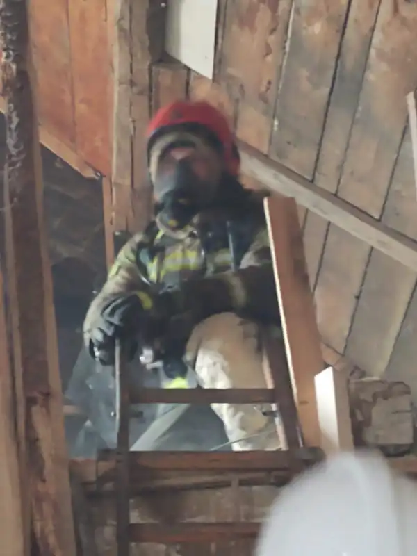 Pożar w zakładzie stolarskim w Chełmcu