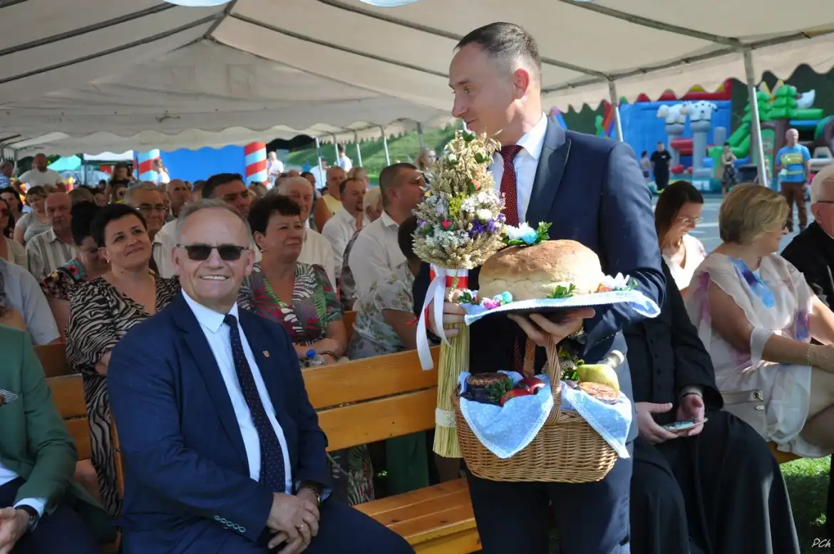 Barwne dożynki w Ptaszkowej