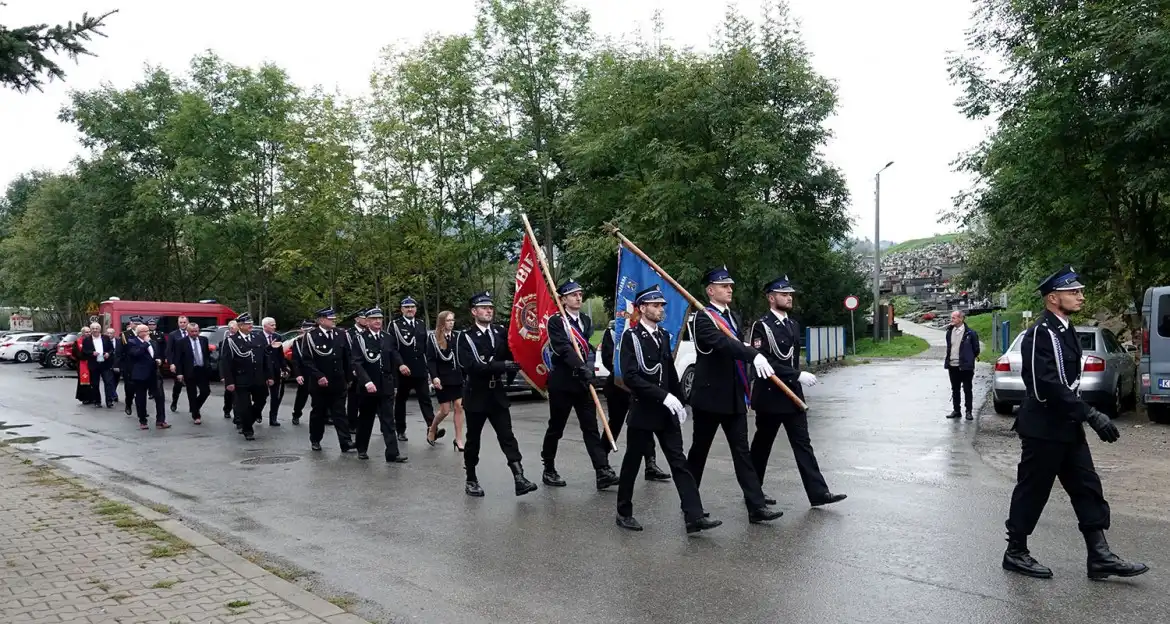 Druhowie z OSP w Paszynie otrzymali nowy samochód ratowniczo-gaśniczy i promesę od starosty