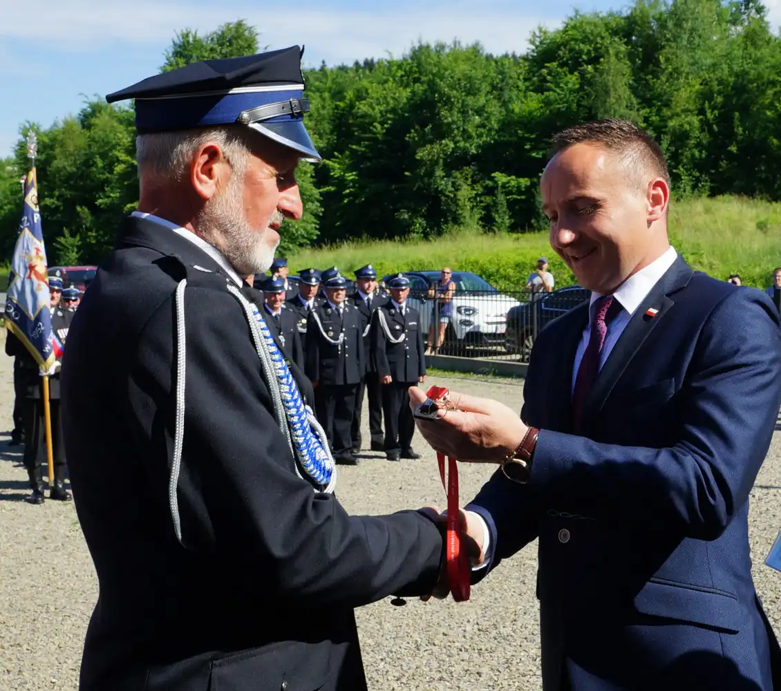 Nowy samochód i podziękowania za służbę na 70-lecie OSP Krużlowa Niżna