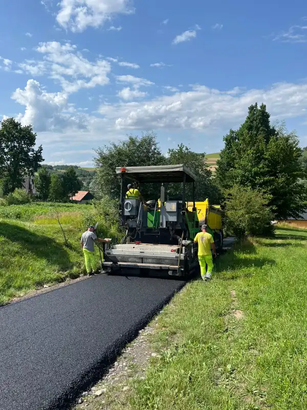 Nowy asfalt w Przysietnicy. Komfort i bezpieczeństwo na ul. Ryterskiej