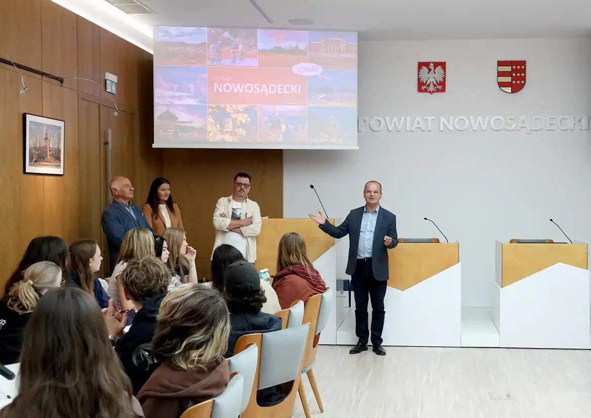 Uczniowie z Polski, Słowacji i Niemiec gościli w Starostwie Powiatowym w Nowym Sączu