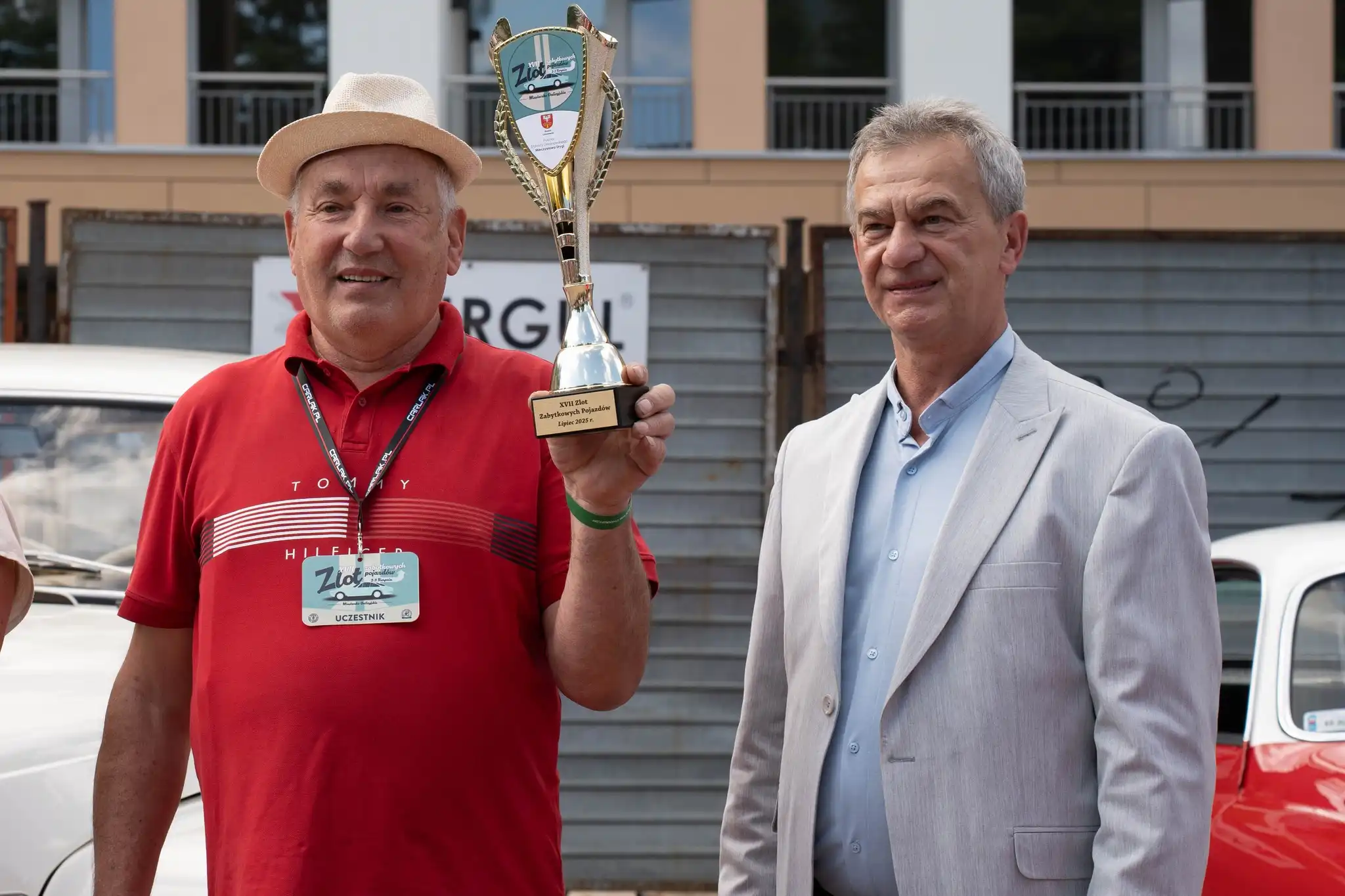 Motoryzacyjna podróż w czasie. XVII Zlot Zabytkowych Pojazdów zawitał do powiatu limanowskiego