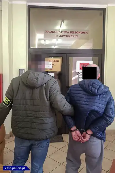 Podwójne uderzenie KaOSG i innych służb w gangi tytoniowe