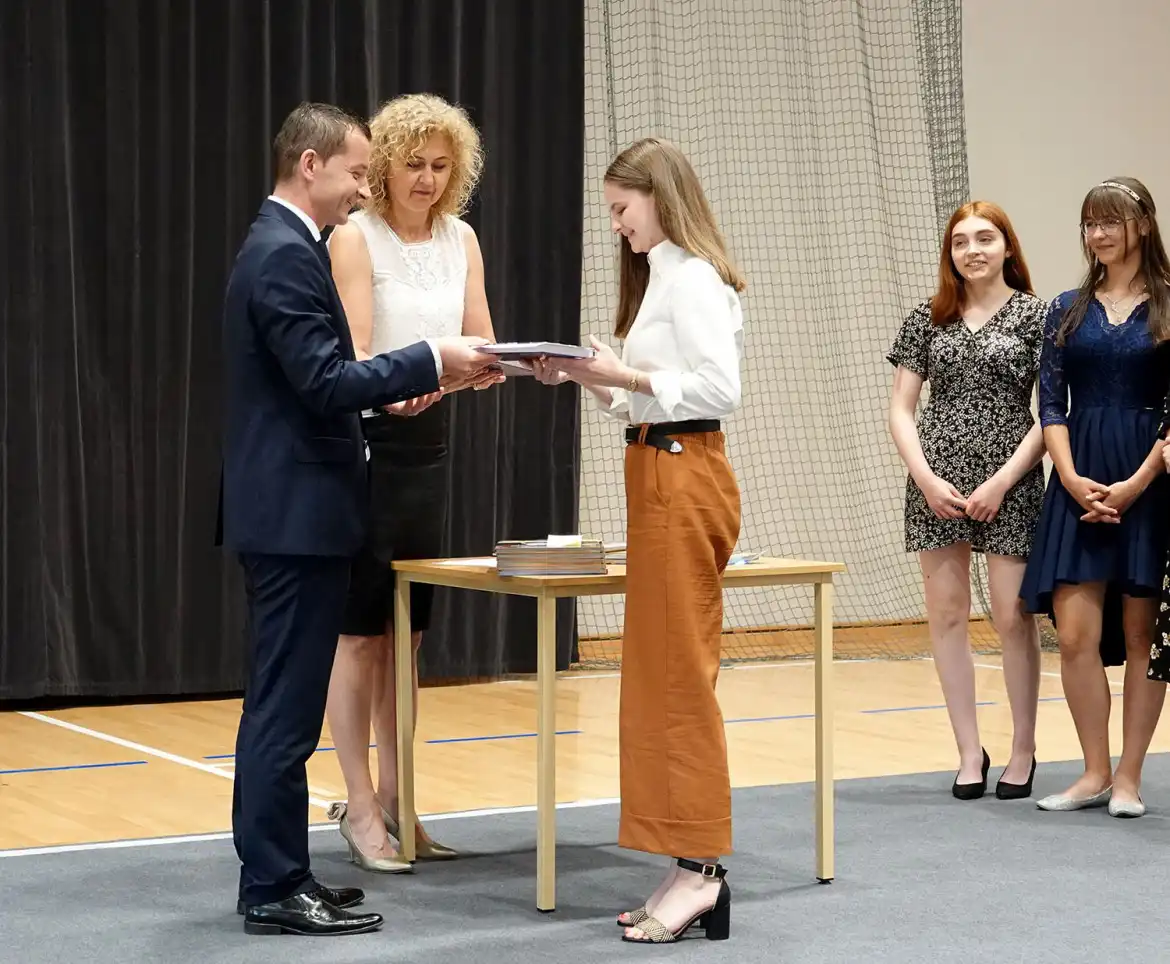 W szkołach powiatowych odbyło się uroczyste zakończenie roku szkolnego