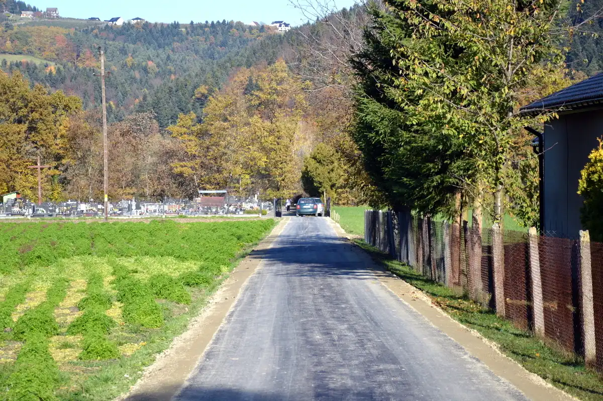 Nowa nawierzchnia na drodze w Żbikowicach