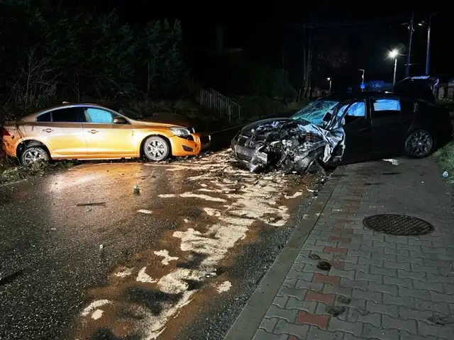 Wypadek w Łabowej. Zderzyły się dwa samochody osobowe