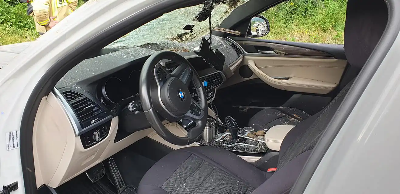 Wybuch gazu w Zabrzeży. Jedna osoba w szpitalu, dwa auta uszkodzone