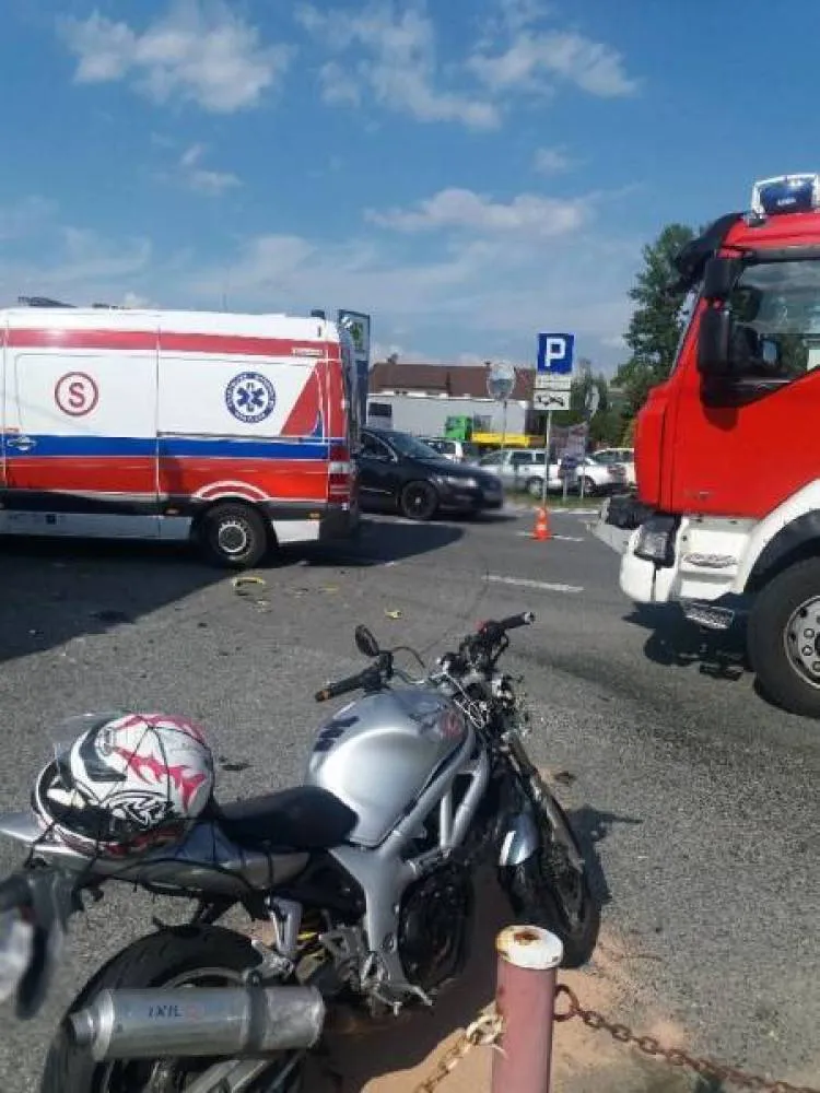 Dramatyczny wypadek z udziałem ciężarówki i motocykla w Tęgoborzy 