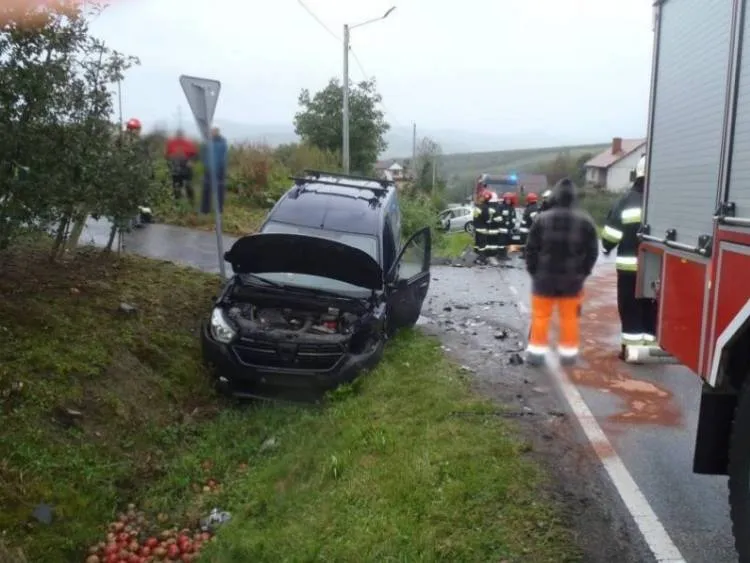 Zderzenie dwóch samochodów osobowych w miejscowości Łącko 