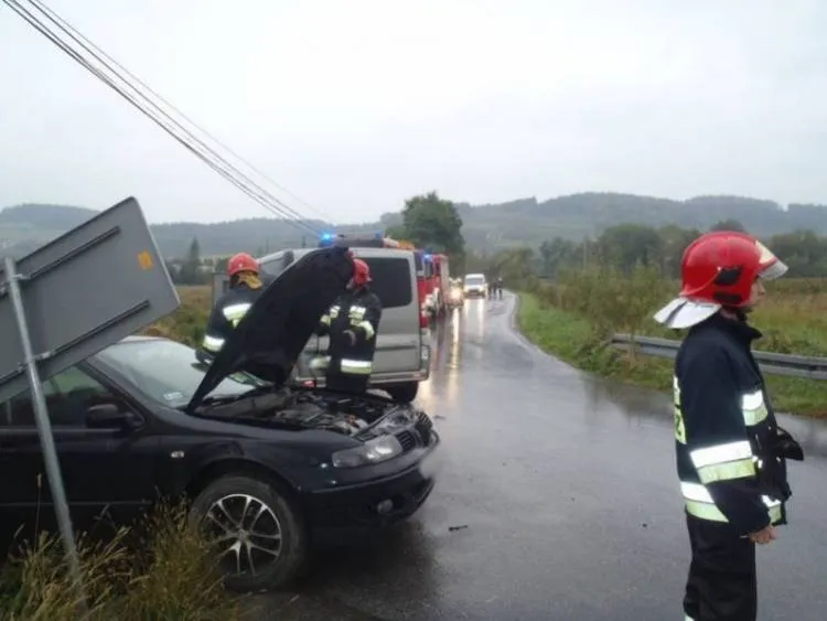 Zderzenie dwóch samochodów osobowych w miejscowości Olszana 